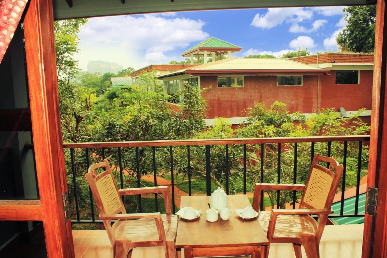Green Hut Nature Resort シギリヤ エクステリア 写真